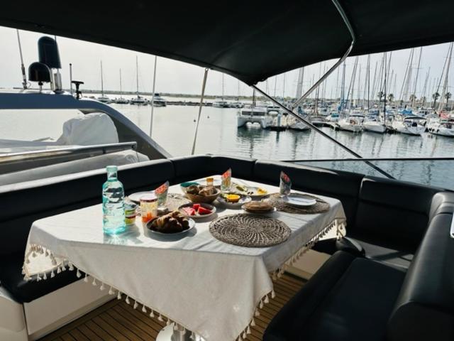 巴塞罗那 Motoryacht 21 Avec Equipage酒店 外观 照片