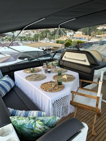 巴塞罗那 Motoryacht 21 Avec Equipage酒店 外观 照片