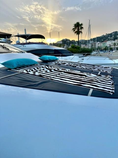 巴塞罗那 Motoryacht 21 Avec Equipage酒店 外观 照片