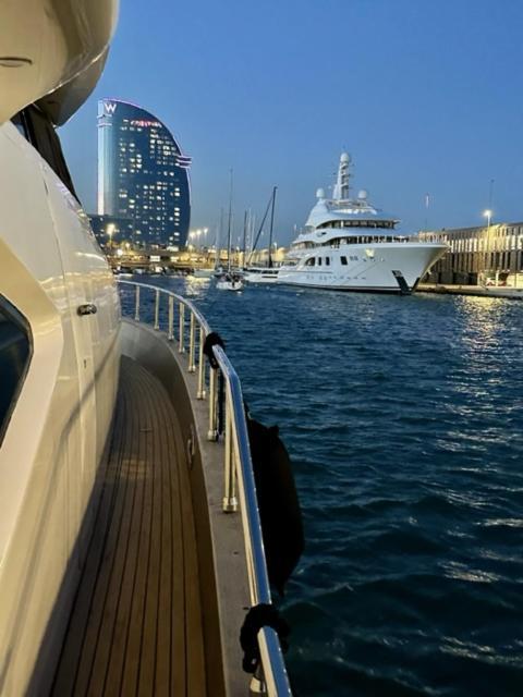巴塞罗那 Motoryacht 21 Avec Equipage酒店 外观 照片