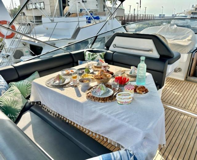 巴塞罗那 Motoryacht 21 Avec Equipage酒店 外观 照片