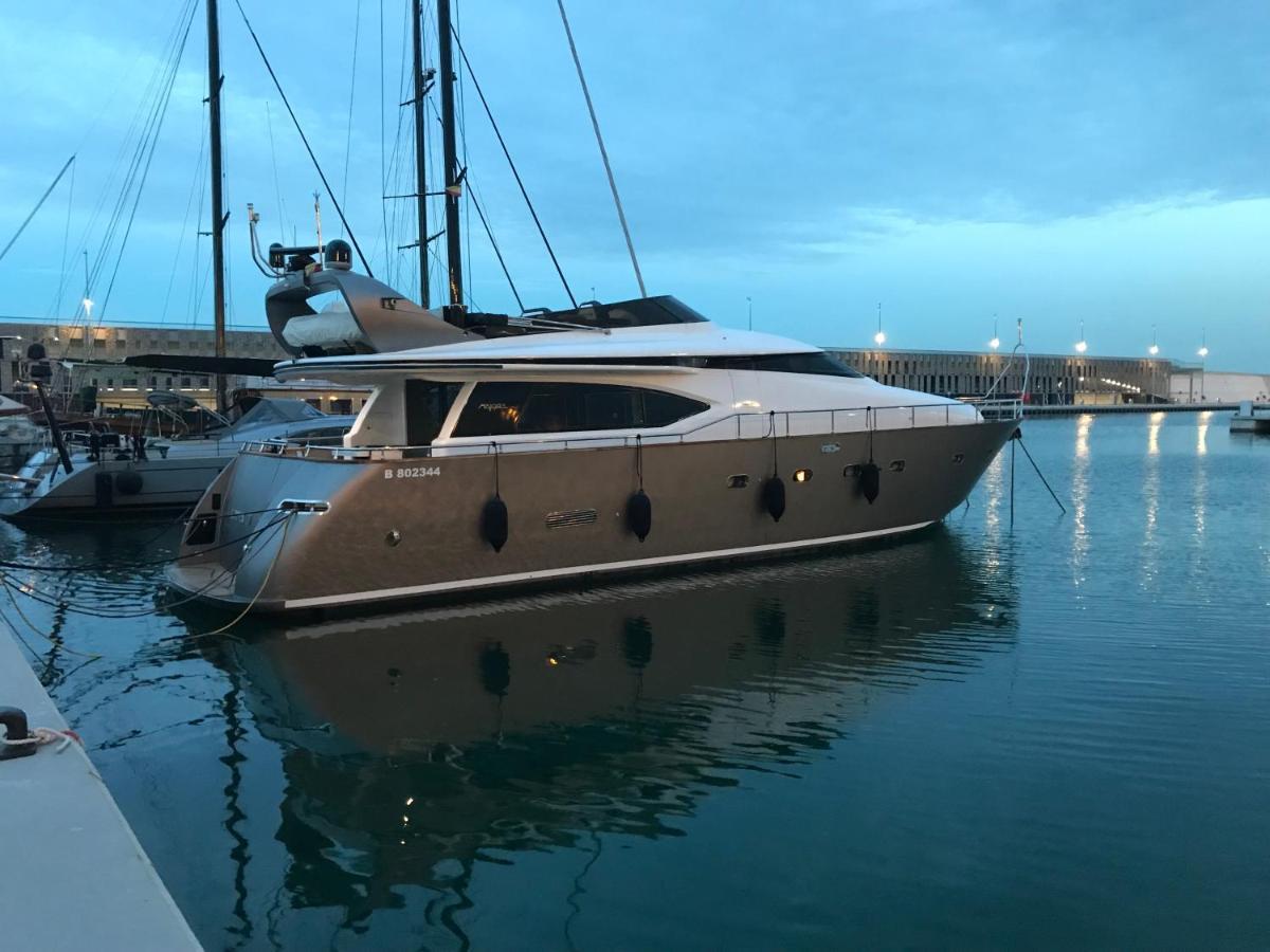 巴塞罗那 Motoryacht 21 Avec Equipage酒店 外观 照片