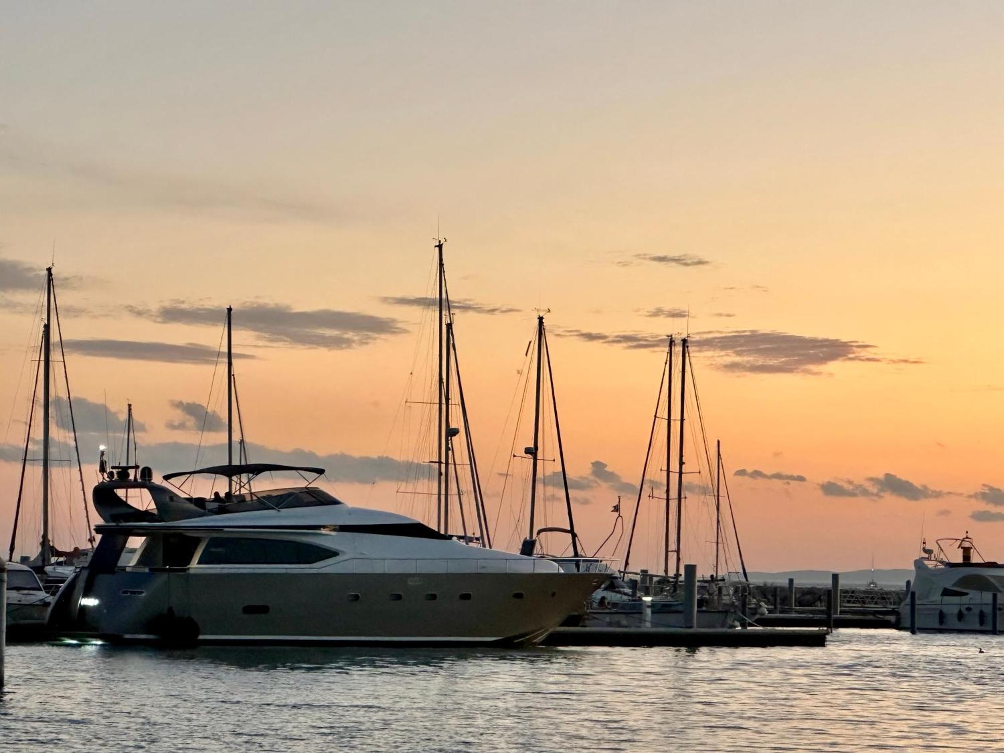 巴塞罗那 Motoryacht 21 Avec Equipage酒店 外观 照片